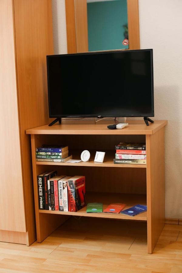Studio Laura-Spacious Studio On The Main Beach Макарска Екстериор снимка