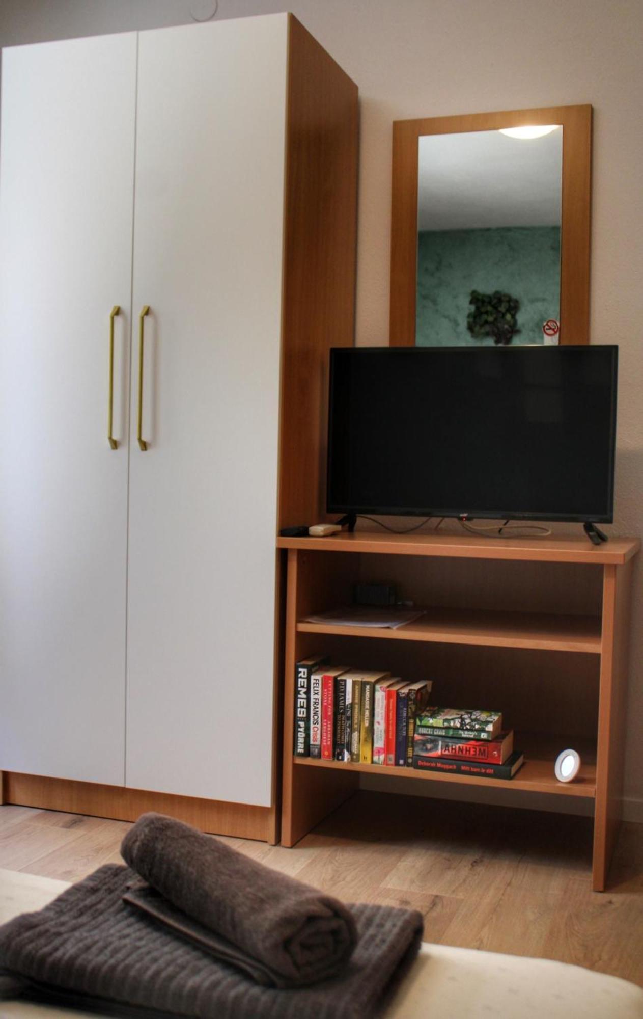 Studio Laura-Spacious Studio On The Main Beach Макарска Екстериор снимка