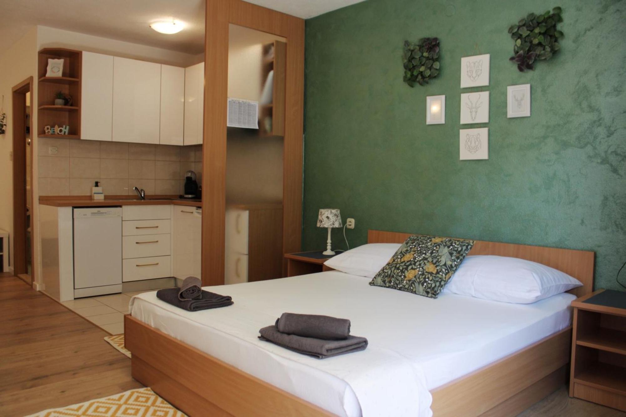 Studio Laura-Spacious Studio On The Main Beach Макарска Екстериор снимка