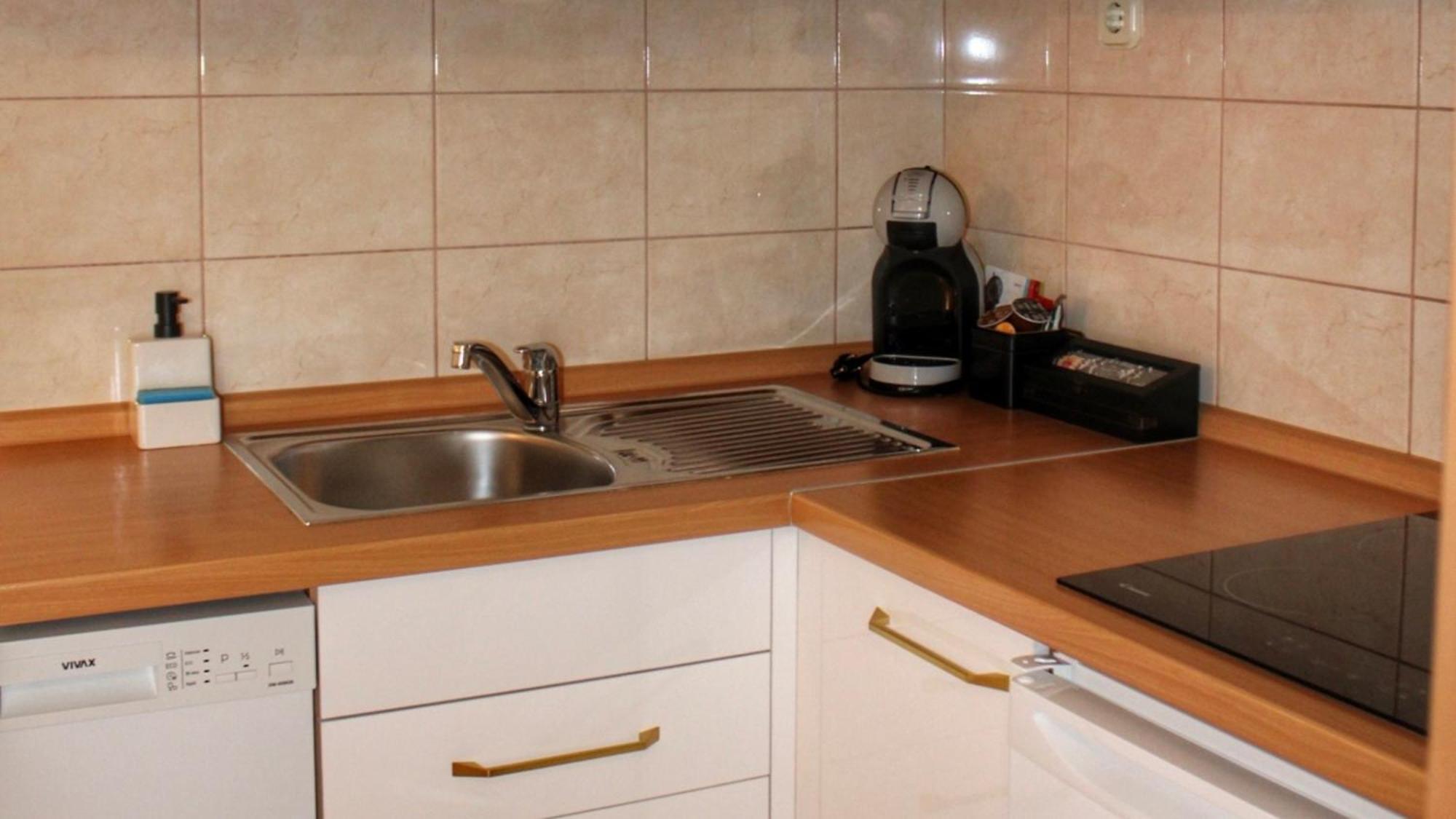 Studio Laura-Spacious Studio On The Main Beach Макарска Екстериор снимка
