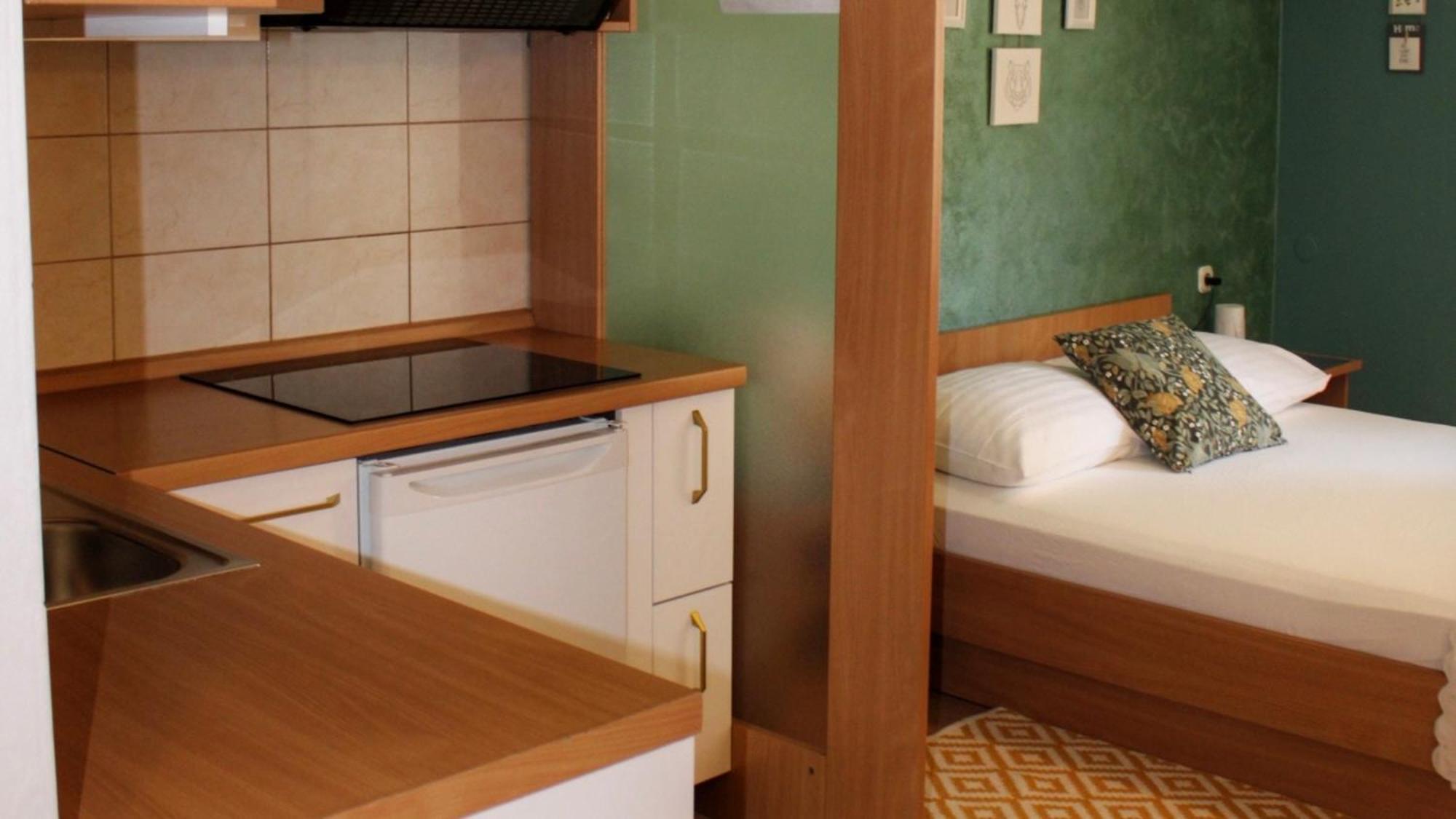 Studio Laura-Spacious Studio On The Main Beach Макарска Екстериор снимка