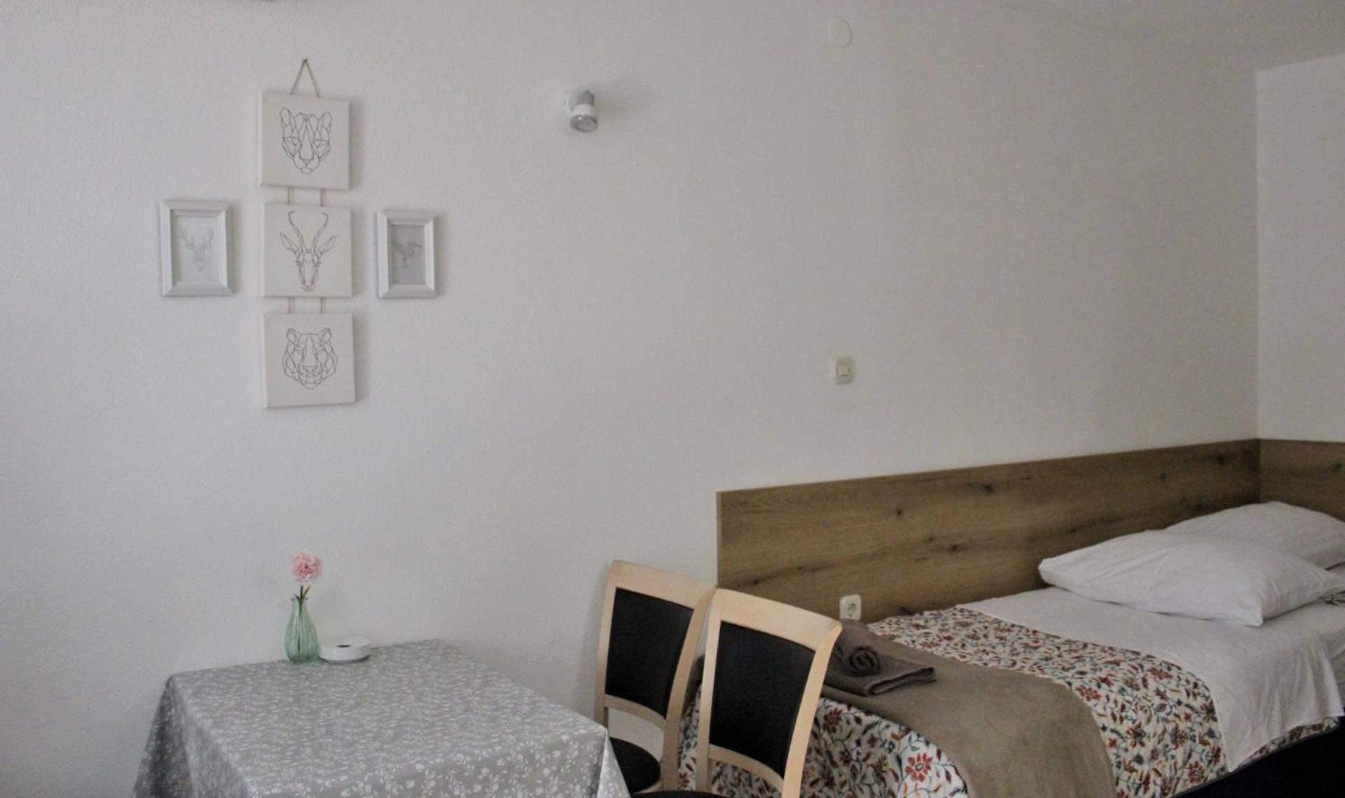 Studio Laura-Spacious Studio On The Main Beach Макарска Екстериор снимка