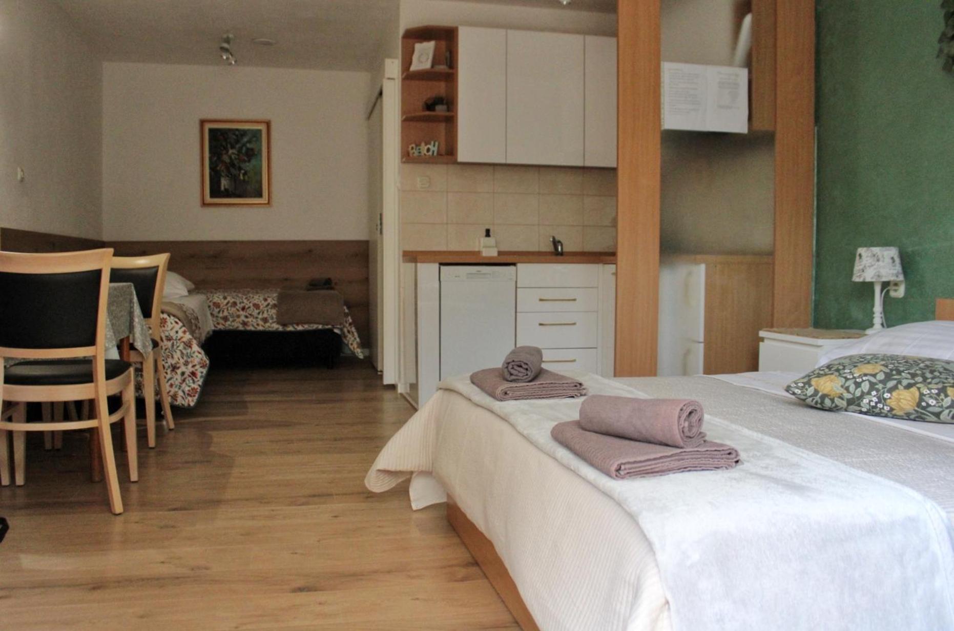 Studio Laura-Spacious Studio On The Main Beach Макарска Екстериор снимка